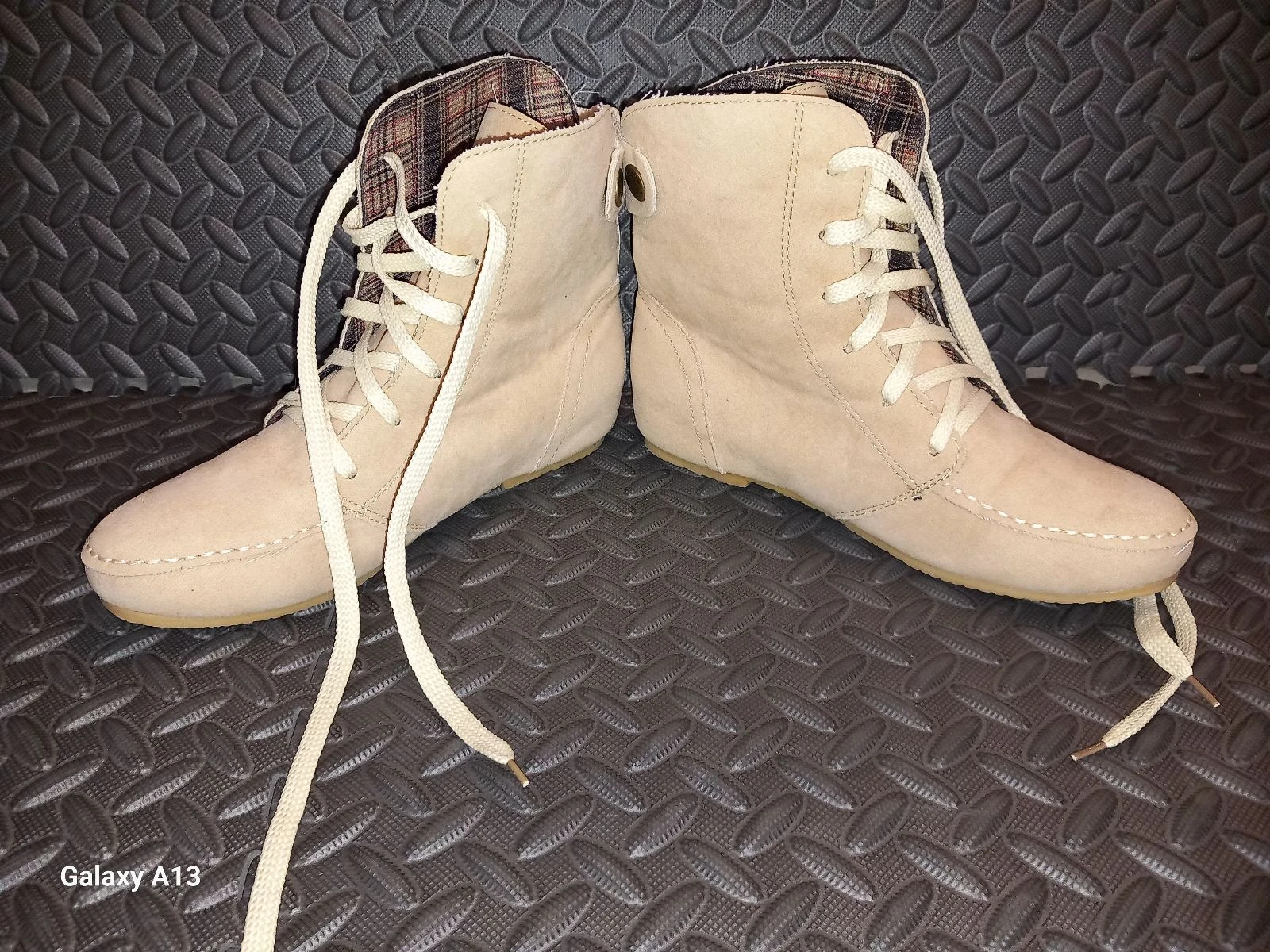 Lichte mocassinachtige laarsjes met veters – Beige / Camel – Maat 37 – photo 3